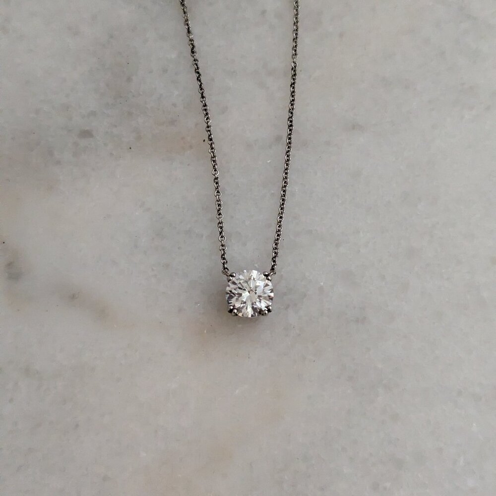 Crystal pendant necklace
